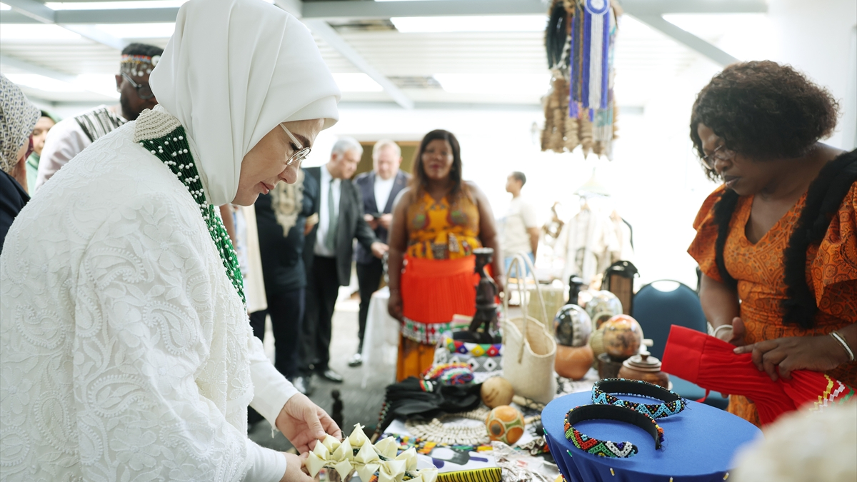 Emine Erdoğan, Güney Afrika’da Yunus Emre Enstitüsünü… Emine Erdoğan, Güney Afrika’da Yunus Emre Enstitüsünü…