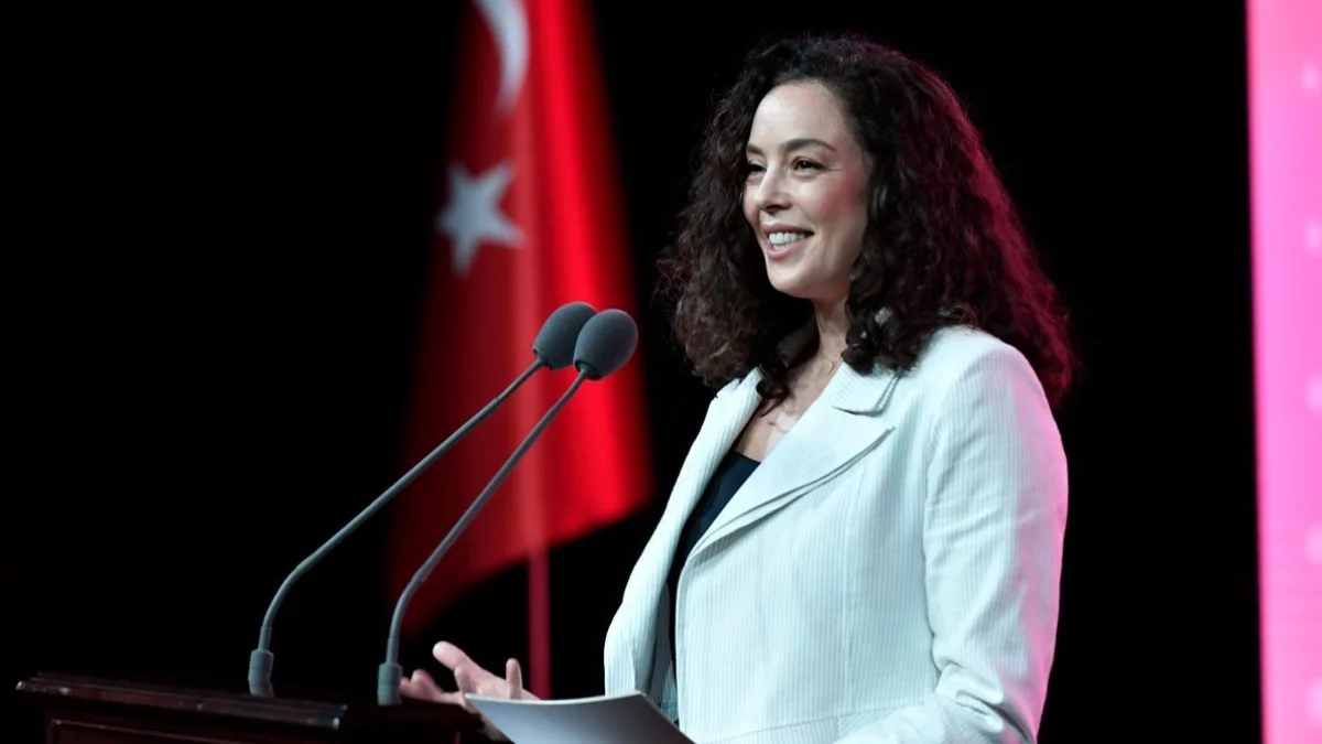 Ceren Arslan’a Azra Akın’dan Destek Mesajları Geldi Ceren Arslan’a Azra Akın’dan Destek Mesajları Geldi