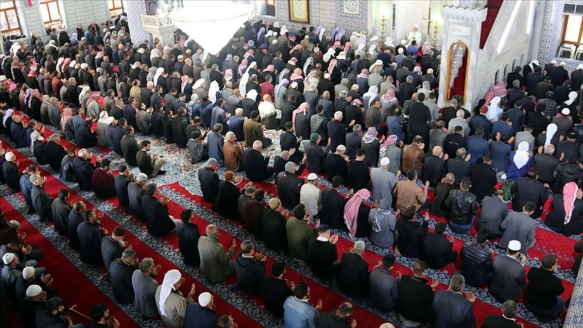 Cuma Namazı Saatleri: 28 Kasım 2025 İçin Bilgiler Cuma Namazı Saatleri: 28 Kasım 2025 İçin Bilgiler