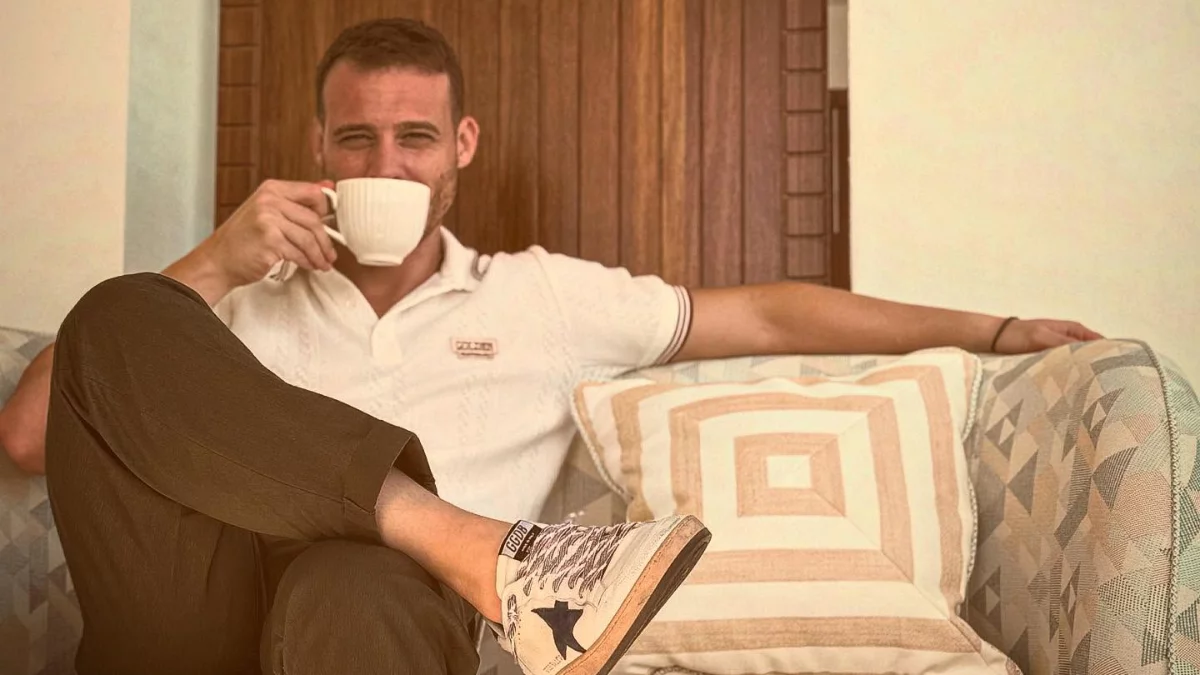 Kerem Bürsin Dubai’de Ödül Törenine Katıldı