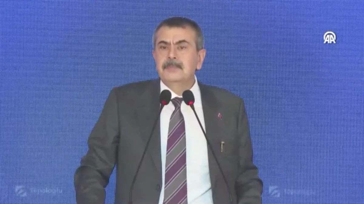 Yusuf Tekin: Müfredatı çağın gerektirdiği şekilde…