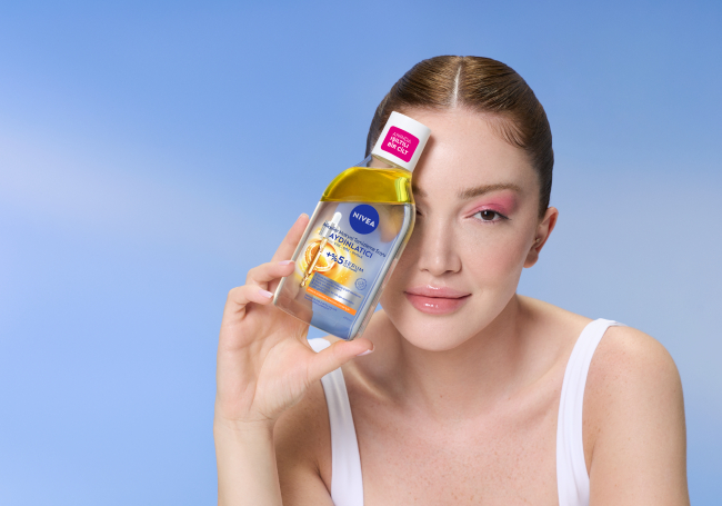 Danla Bilic’in Güzellik Rutininde NIVEA Aydınlatıcı Suyu Danla Bilic’in Güzellik Rutininde NIVEA Aydınlatıcı Suyu