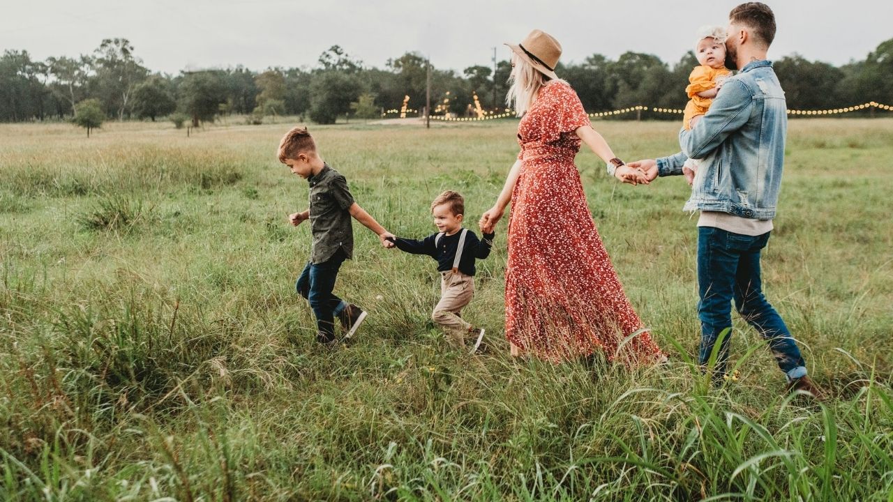 Aile İçi İletişimde Kuşak Farklarını Aşmanın Yolları Aile İçi İletişimde Kuşak Farklarını Aşmanın Yolları