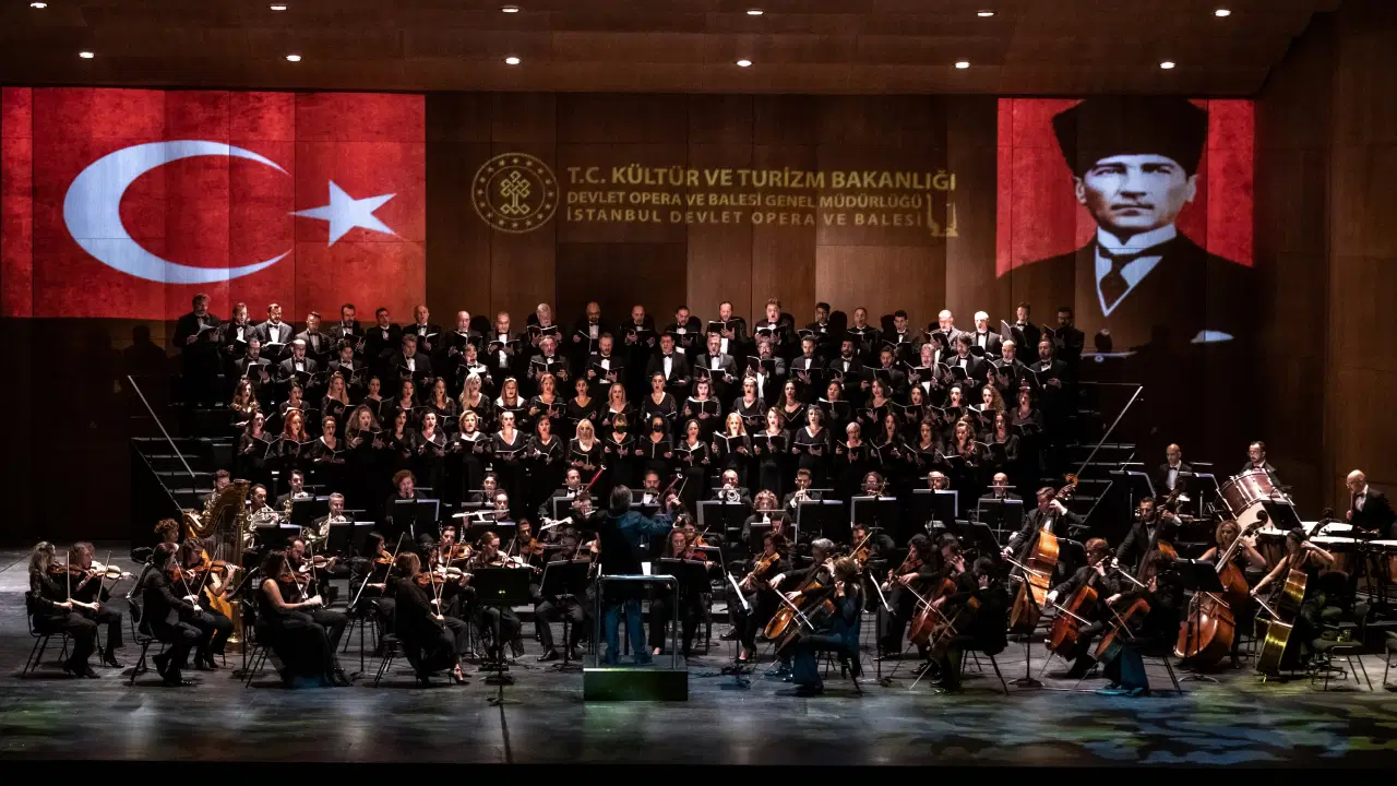 Cumhuriyet Bayramı Sanatla Coşkuyla Kutlanıyor Cumhuriyet Bayramı Sanatla Coşkuyla Kutlanıyor