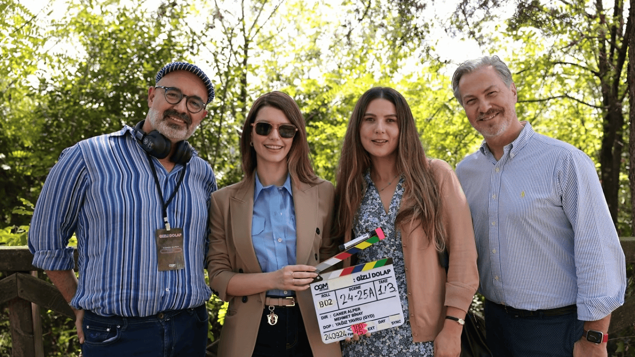 Beren Saat 12 Yıl Aradan Sonra Beyaz Perdede