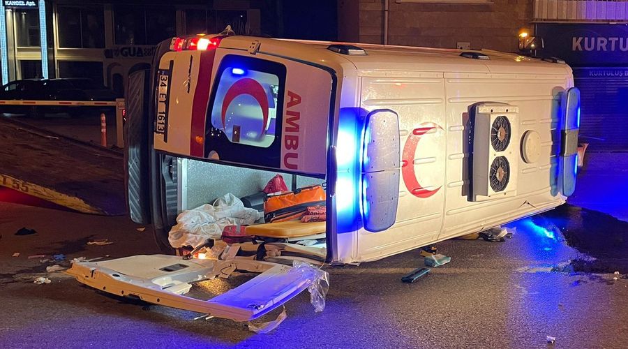 Samsun’da ambulans ile otomobil çarpıştı: 5 yaralı Samsun’da ambulans ile otomobil çarpıştı: 5 yaralı