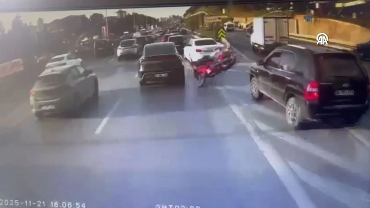 Motosiklet, aracı geçerken kaza yaptı; sürücü hastaneye…