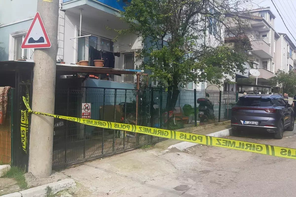 Oturma odasında eşini öldürdü Oturma odasında eşini öldürdü