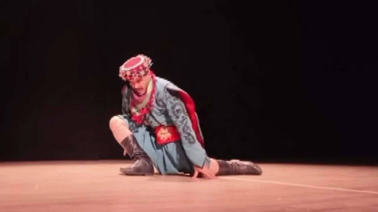 Zeybek Oynarken Çapraz Bağları Kopan Dansçı Hastaneye… Zeybek Oynarken Çapraz Bağları Kopan Dansçı Hastaneye…