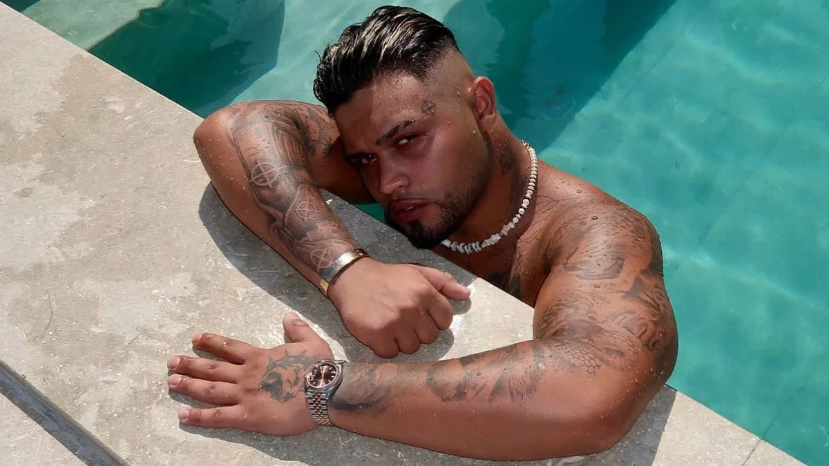 Lvbel C5, sevgilisi Ece Kırtanır ile aşkını paylaştı Lvbel C5, sevgilisi Ece Kırtanır ile aşkını paylaştı